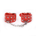 Ohmama Fetish Handschellen mit Metallnieten & -kette – rot