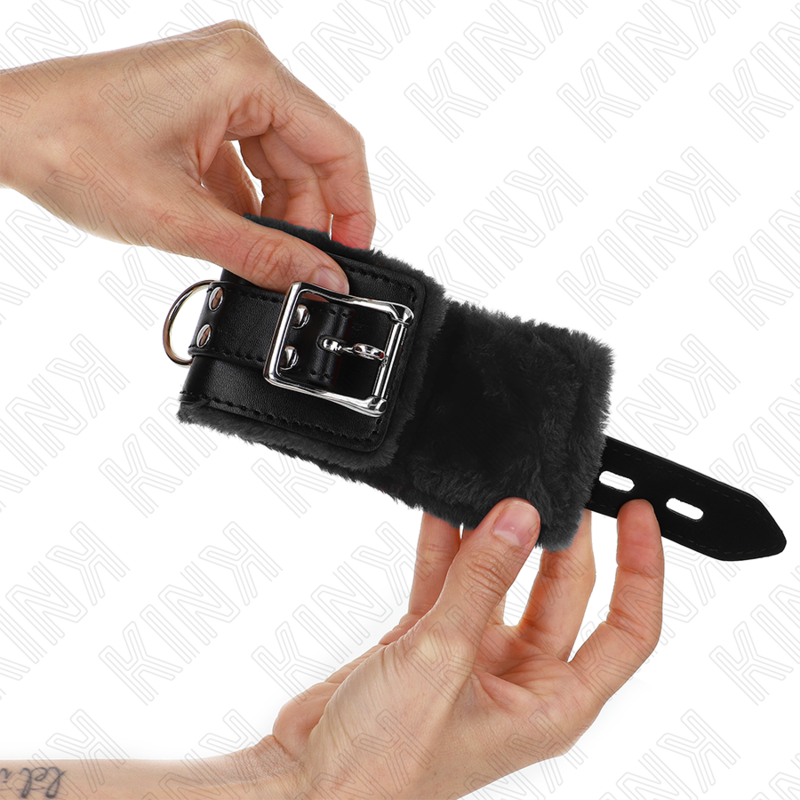 Kink – Pelzgefütterte Handgelenkfesseln Schwarz mit Schwarzem Gürte...