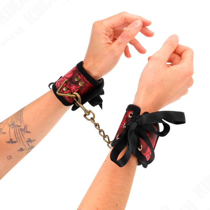 Kink – Scandal Handgelenksfesseln Rot-Schwarze Spitzendetails 24,5...