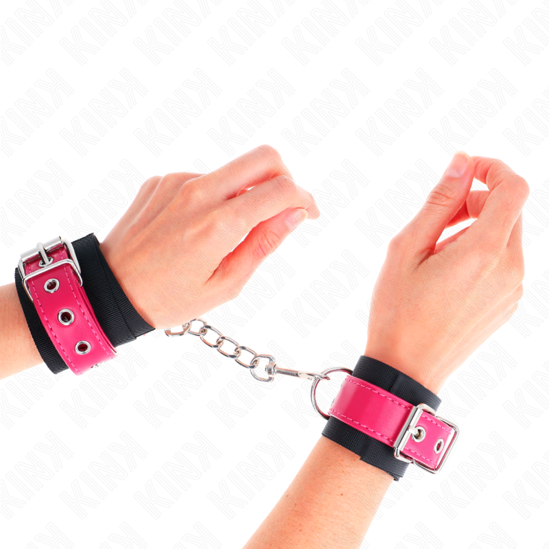 Kink – Nylon Handgelenkfesseln Schwarz mit Kunstledergürtel Himbeer...