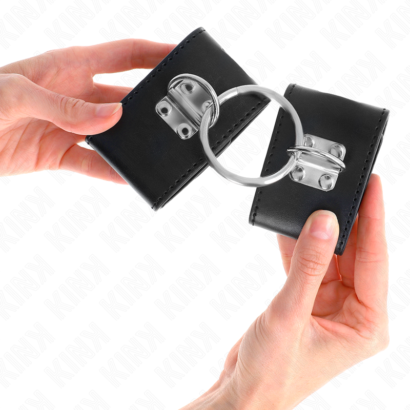Kink Feste Handgelenkfesseln mit Ring und Vorhängeschloss...