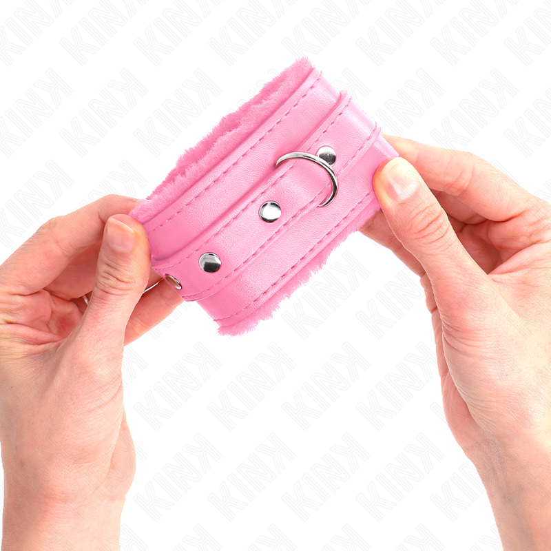 Kink – Premium Pelzgefütterte Handgelenkfesseln Rosa mit Rosa Gürte...