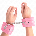 Kink – Premium Pelzgefütterte Handgelenkfesseln Rosa mit Rosa Gürte...