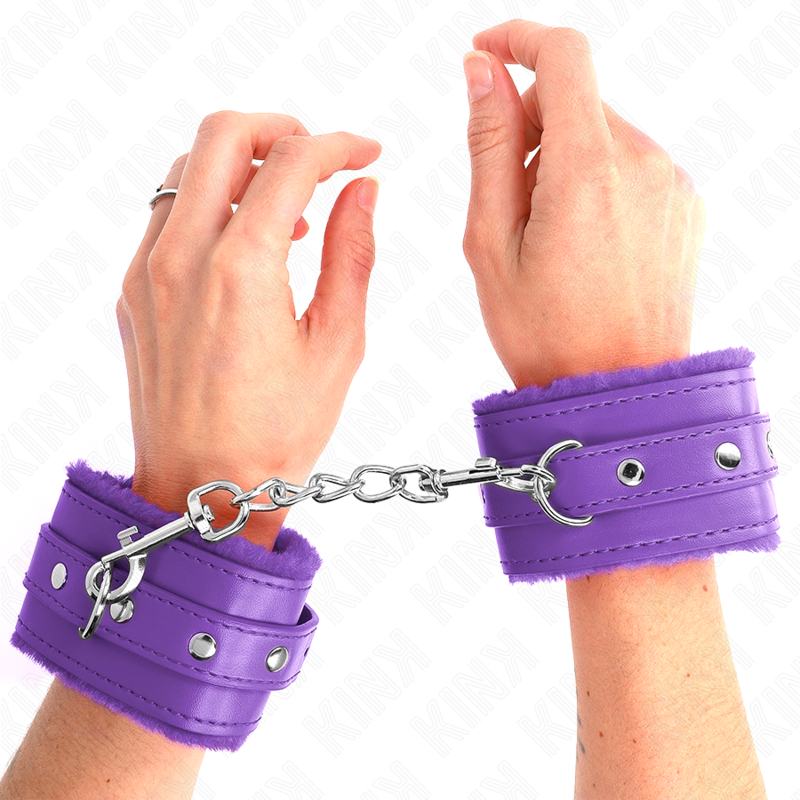 Kink – Premium Pelzgefütterte Handgelenkfesseln Lila mit Lila Gürte...