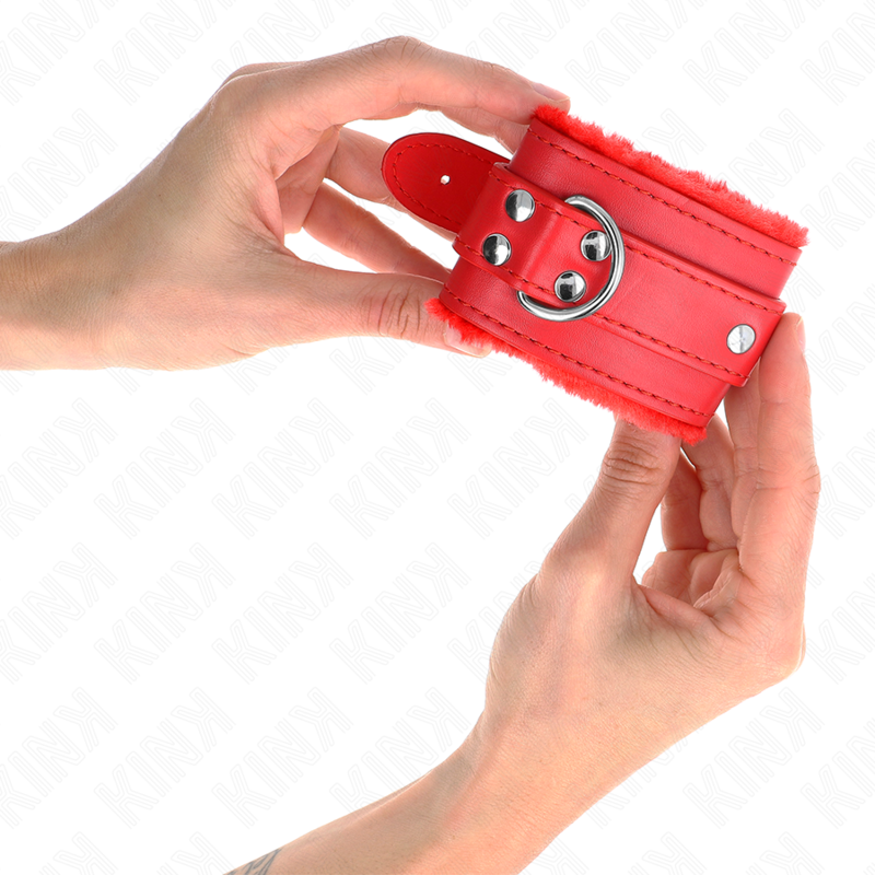 Kink – Pelzgefütterte Handgelenkfesseln Rot mit Rotem Gürtel Verste...