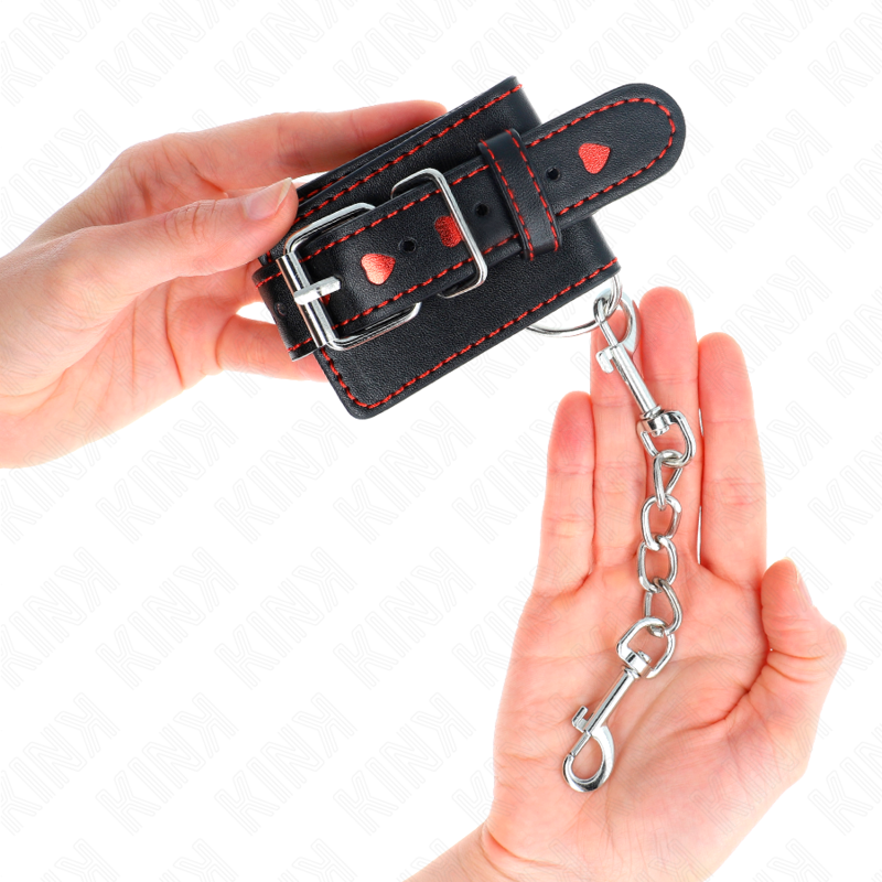 Kink Schwarze Handgelenkfesseln mit Roter Herzeinlage,