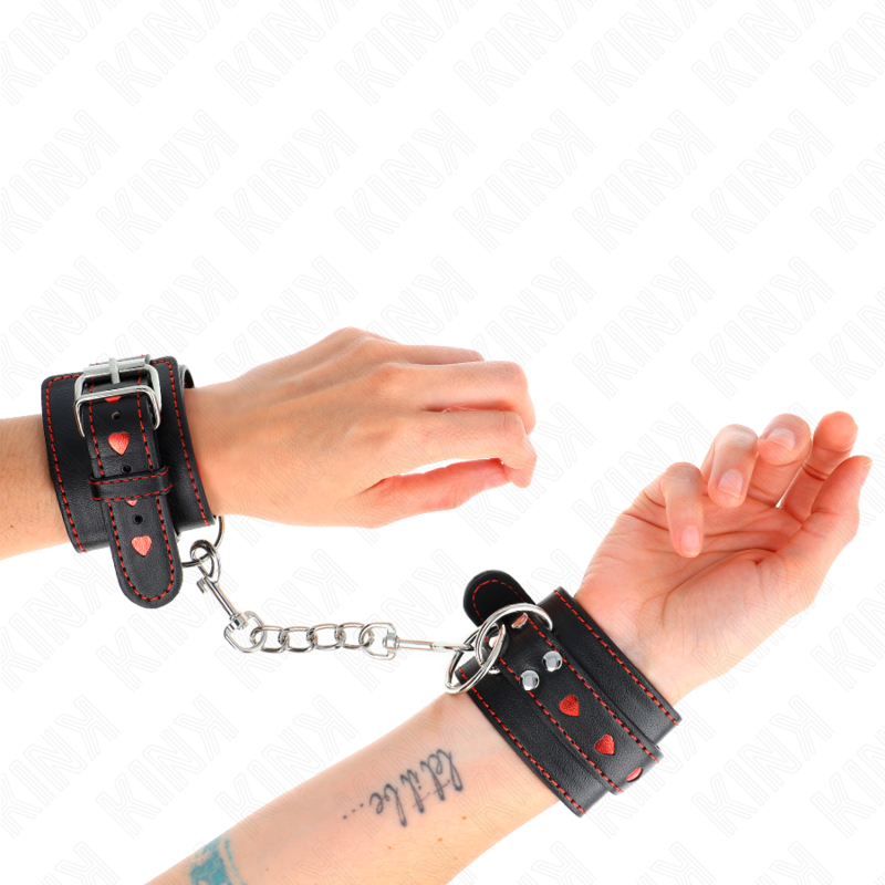 Kink Schwarze Handgelenkfesseln mit Roter Herzeinlage,